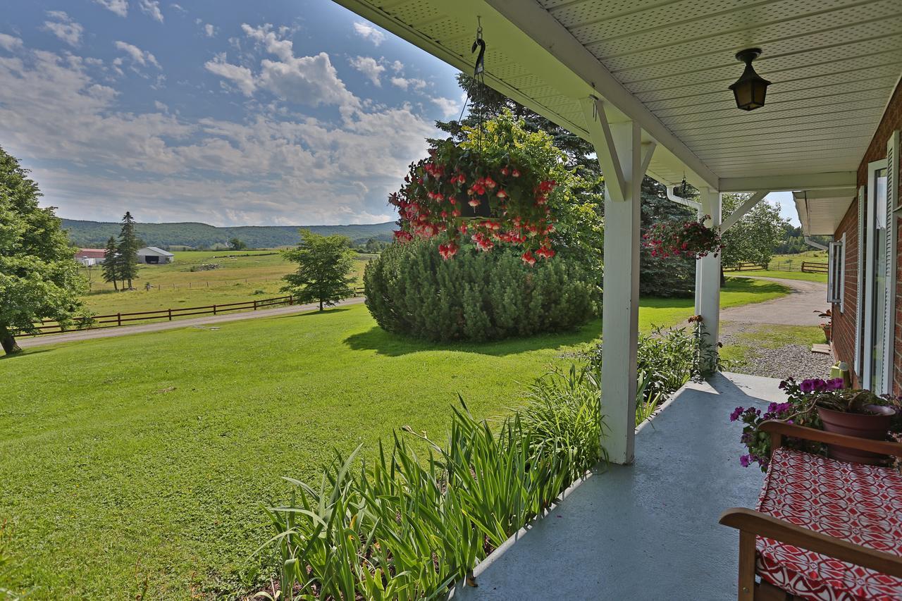 Saint-Hermenegilde Ranch St-Hubert B&B 외부 사진