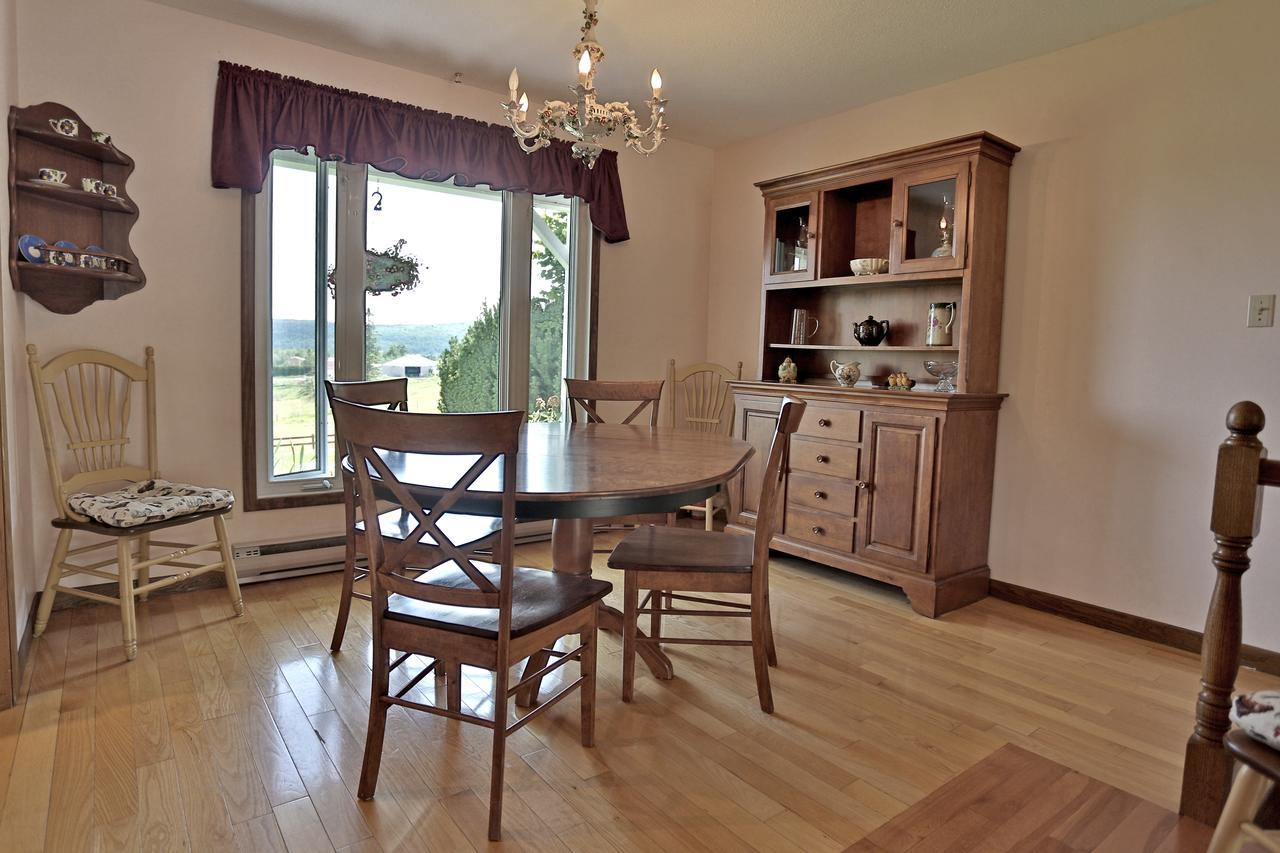 Saint-Hermenegilde Ranch St-Hubert B&B 외부 사진